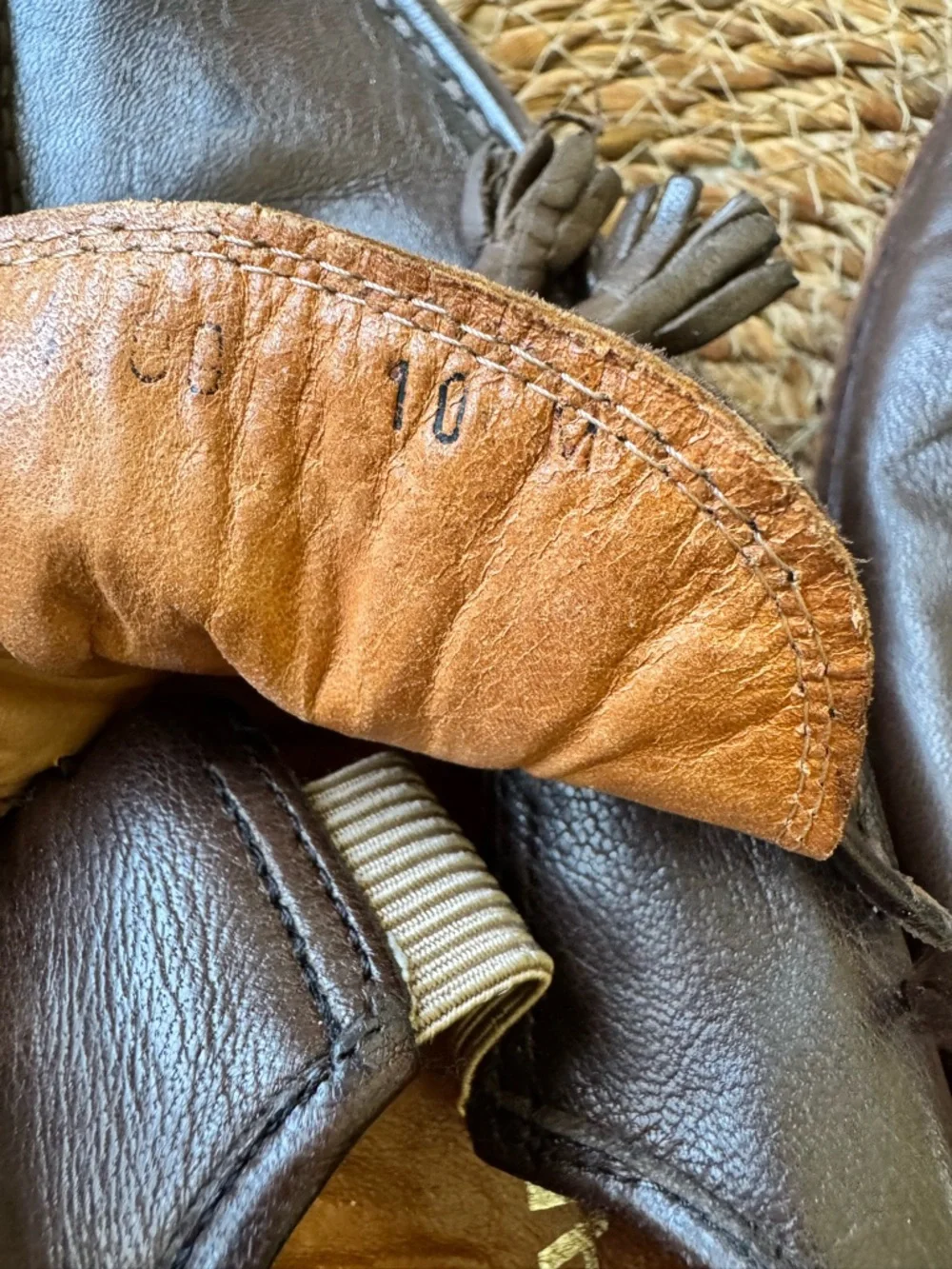 VTG Men's Dark Brown Leather Tassel Slip-On Loafers, soft preppy perfection - Picture 6 of 6